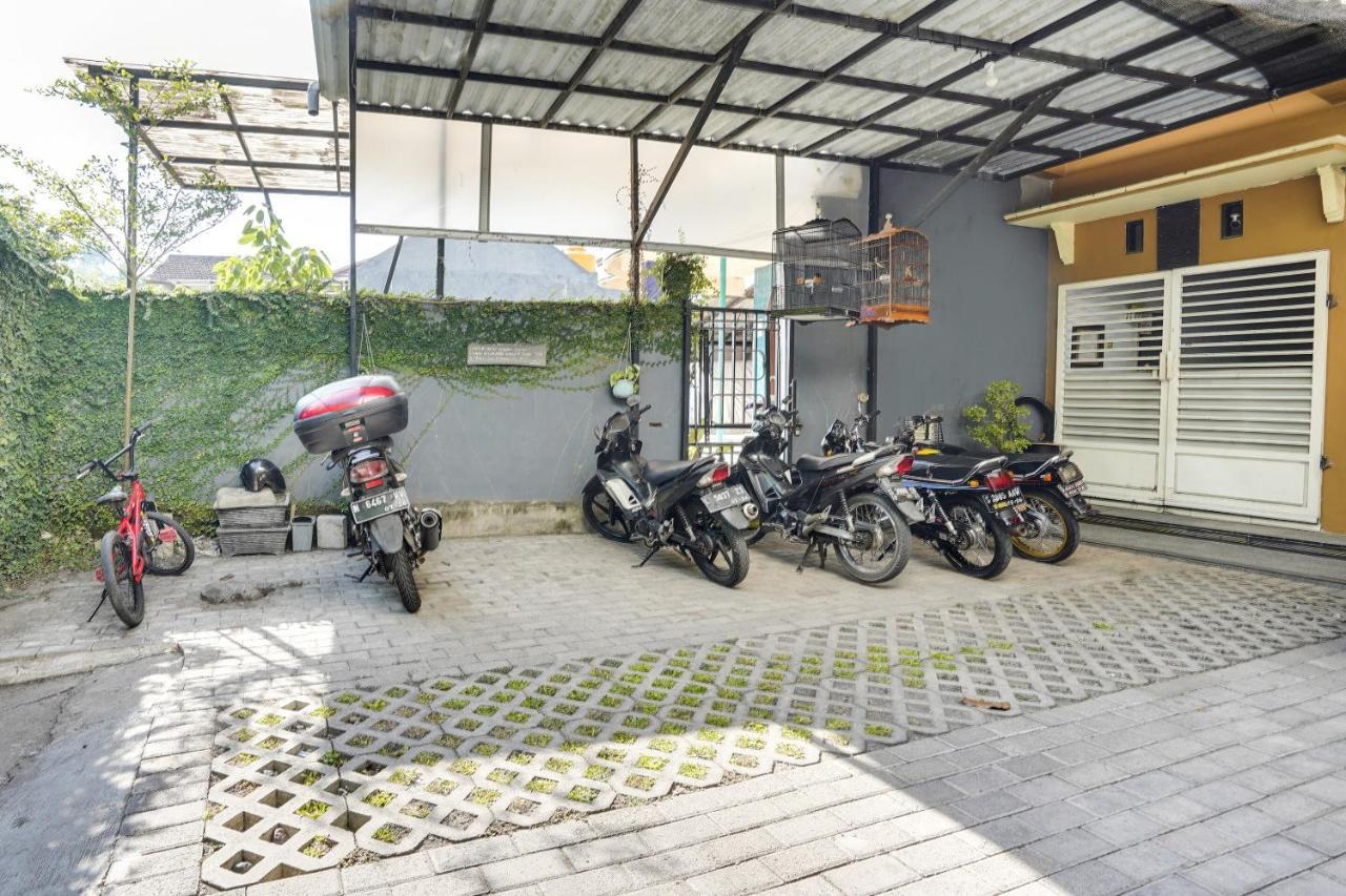 Spot On 91745 Rumah Kost Gresik Syariah Extérieur photo