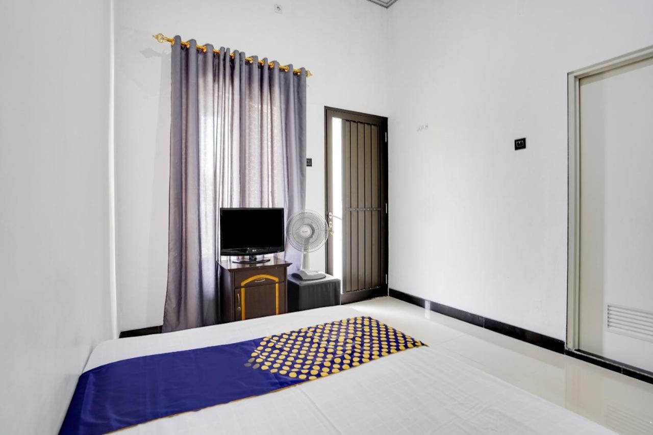 Spot On 91745 Rumah Kost Gresik Syariah Extérieur photo