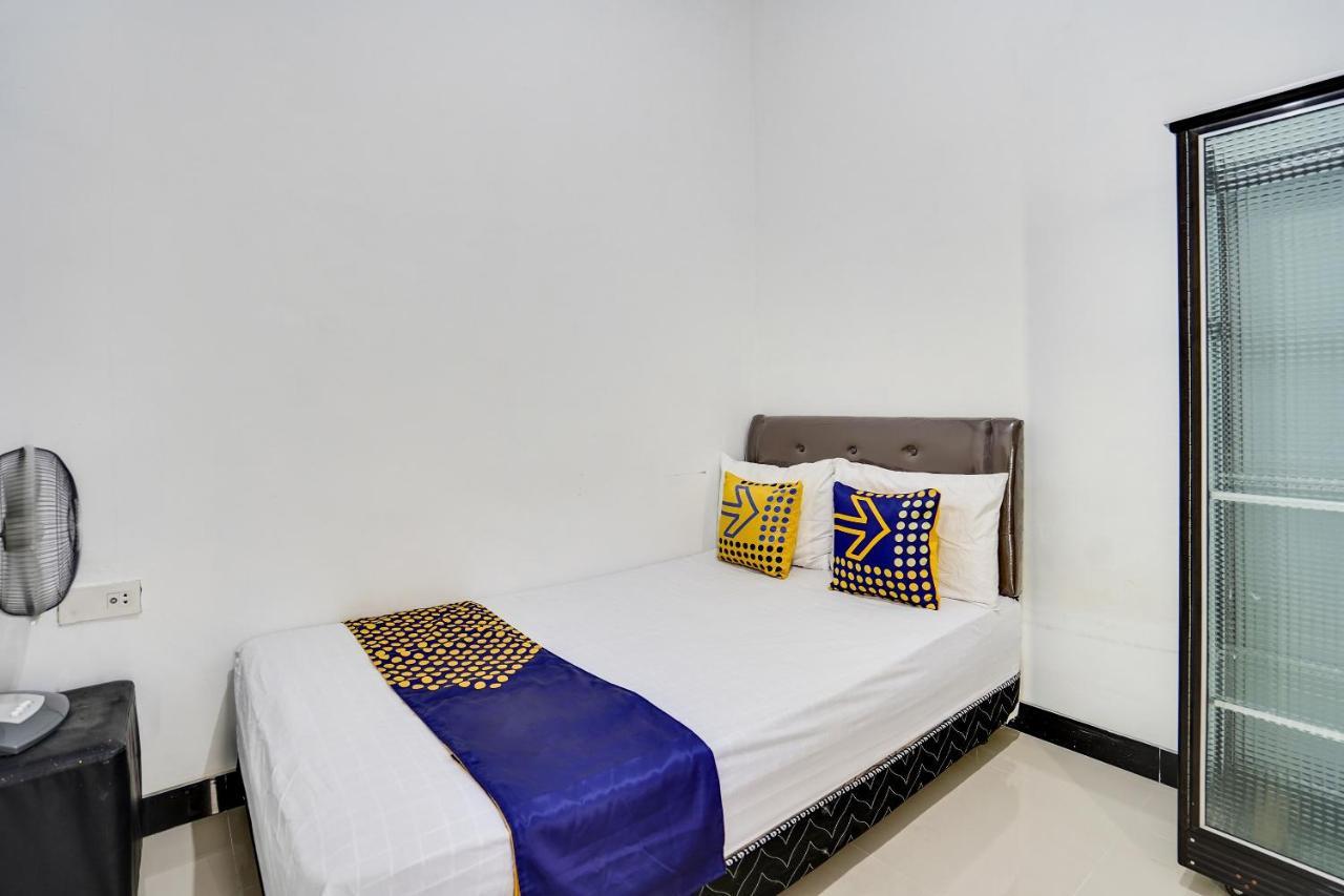 Spot On 91745 Rumah Kost Gresik Syariah Extérieur photo