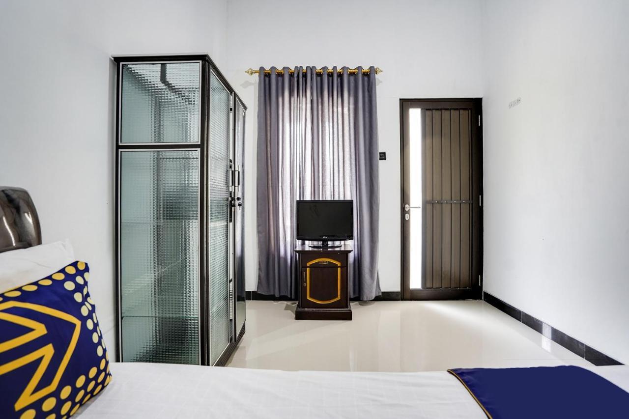 Spot On 91745 Rumah Kost Gresik Syariah Extérieur photo