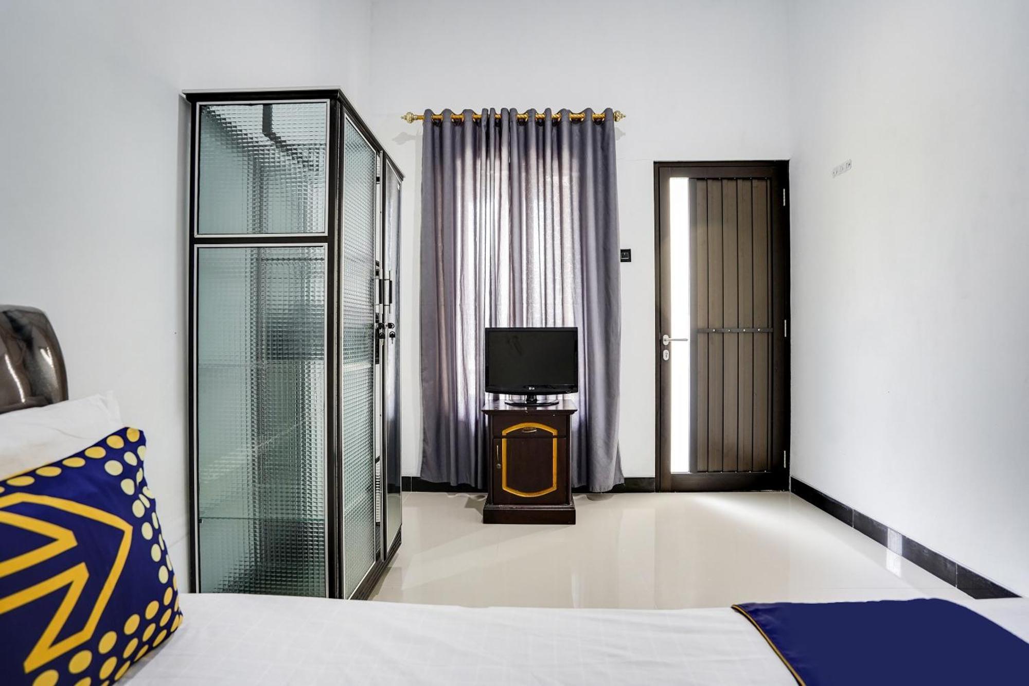 Spot On 91745 Rumah Kost Gresik Syariah Extérieur photo