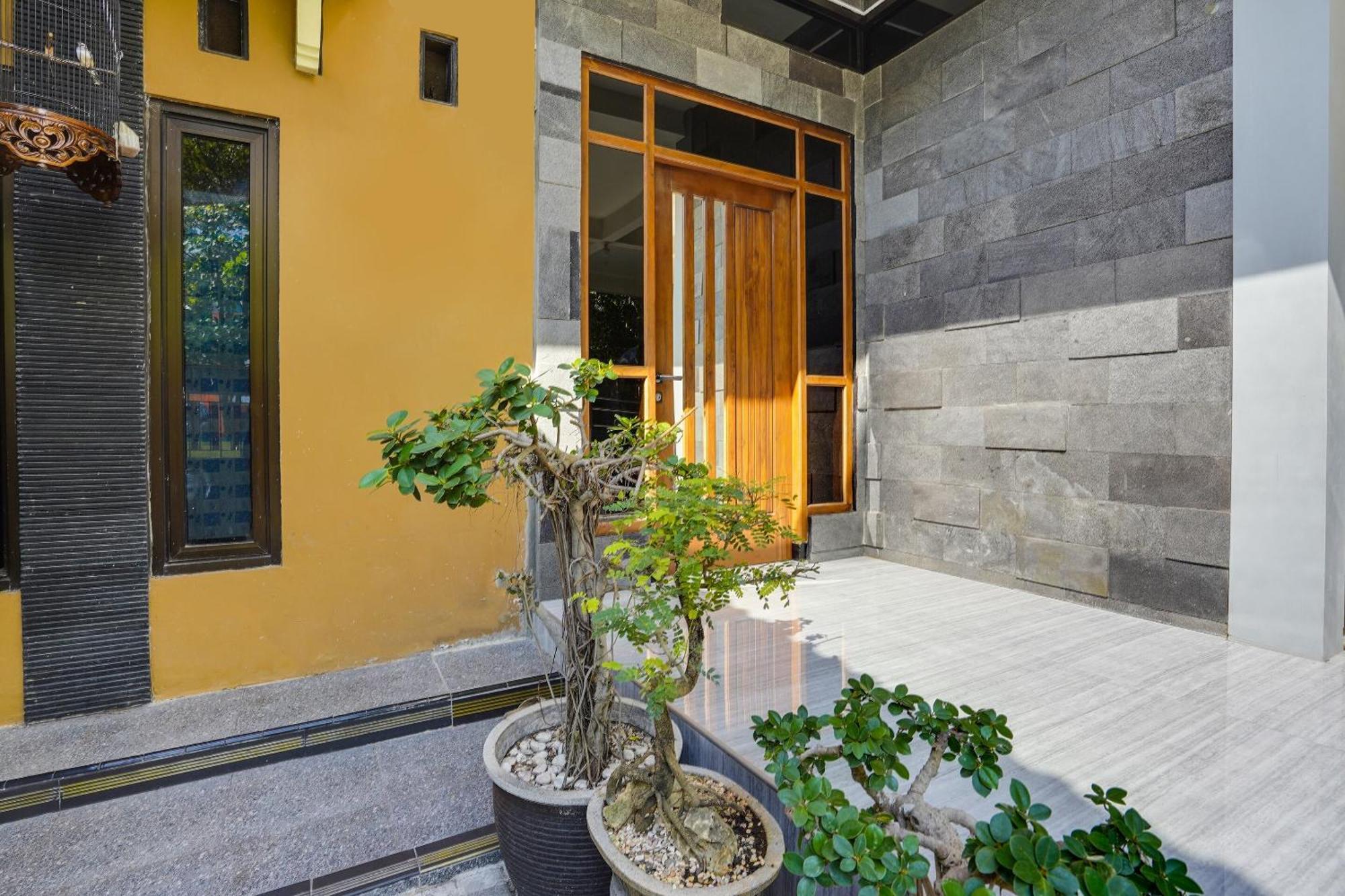 Spot On 91745 Rumah Kost Gresik Syariah Extérieur photo